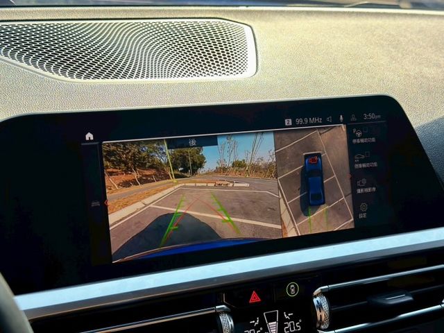 320i 首發粄 認證原鈑件 5AU智慧駕駛 盲點偵測 抬頭顯示器 HK音響 360環景影像  第12張相片