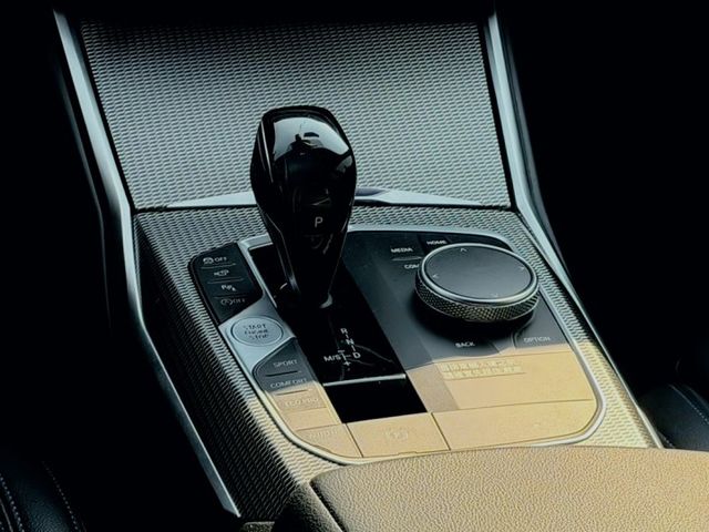 320i 首發粄 認證原鈑件 5AU智慧駕駛 盲點偵測 抬頭顯示器 HK音響 360環景影像  第13張相片