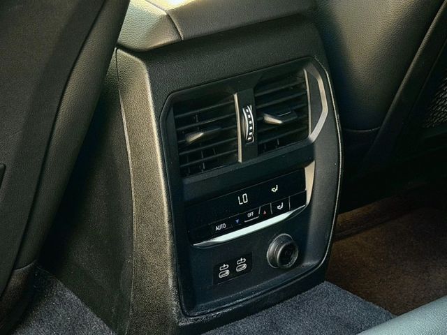 320i 首發粄 認證原鈑件 5AU智慧駕駛 盲點偵測 抬頭顯示器 HK音響 360環景影像  第16張相片