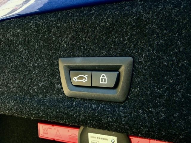 320i 首發粄 認證原鈑件 5AU智慧駕駛 盲點偵測 抬頭顯示器 HK音響 360環景影像  第17張相片