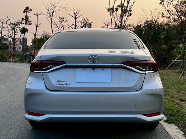 Altis 豪華 外型俐落大方 省油好養 妥善率高 空間舒適實用 搭配完整主動安全配備 家庭代步與通勤的首選  第4張相片