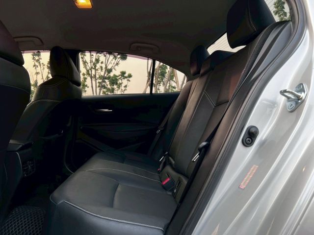 Altis 豪華 外型俐落大方 省油好養 妥善率高 空間舒適實用 搭配完整主動安全配備 家庭代步與通勤的首選  第8張相片