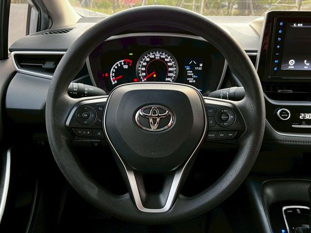 Altis 豪華 外型俐落大方 省油好養 妥善率高 空間舒適實用 搭配完整主動安全配備 家庭代步與通勤的首選  第9張相片