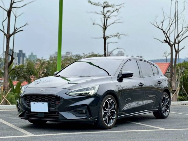 Focus STline 原鈑 外型動感帥氣 配有運動化 操控俐落 兼具駕馭樂趣與日常實用性 年輕感十足的熱門選擇  第1張相片