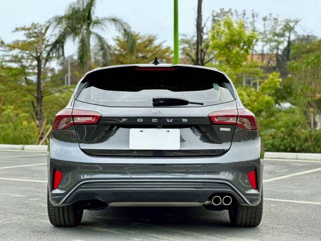 Focus STline 原鈑 外型動感帥氣 配有運動化 操控俐落 兼具駕馭樂趣與日常實用性 年輕感十足的熱門選擇  第4張相片