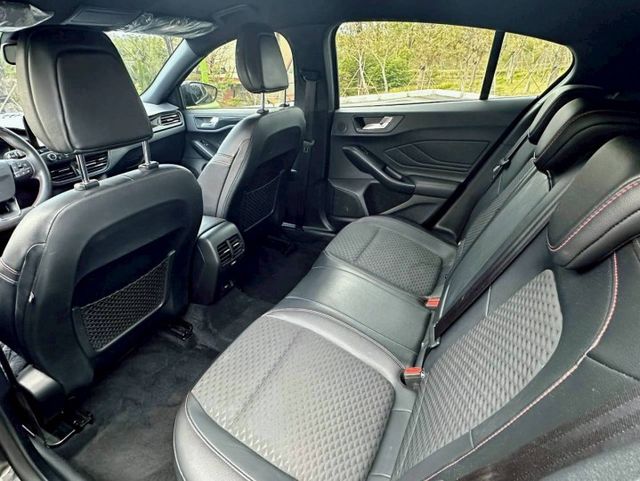 Focus STline 原鈑 外型動感帥氣 配有運動化 操控俐落 兼具駕馭樂趣與日常實用性 年輕感十足的熱門選擇  第7張相片