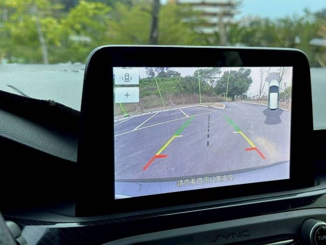 Focus STline 原鈑 外型動感帥氣 配有運動化 操控俐落 兼具駕馭樂趣與日常實用性 年輕感十足的熱門選擇  第10張相片