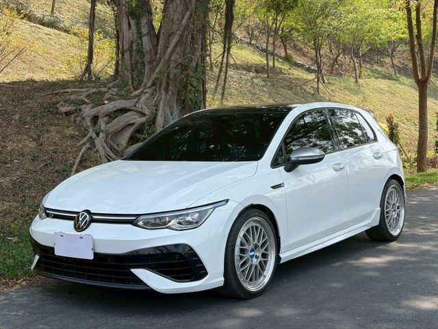 Golf R 原鈑 披著掀背外皮的性能猛獸 搭載強悍動力與四驅操控 直線超快 彎道夠穩 日常代步與熱血駕馭一次滿足  第1張相片