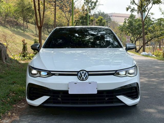 Golf R 原鈑 披著掀背外皮的性能猛獸 搭載強悍動力與四驅操控 直線超快 彎道夠穩 日常代步與熱血駕馭一次滿足  第3張相片