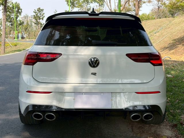 Golf R 原鈑 披著掀背外皮的性能猛獸 搭載強悍動力與四驅操控 直線超快 彎道夠穩 日常代步與熱血駕馭一次滿足  第4張相片