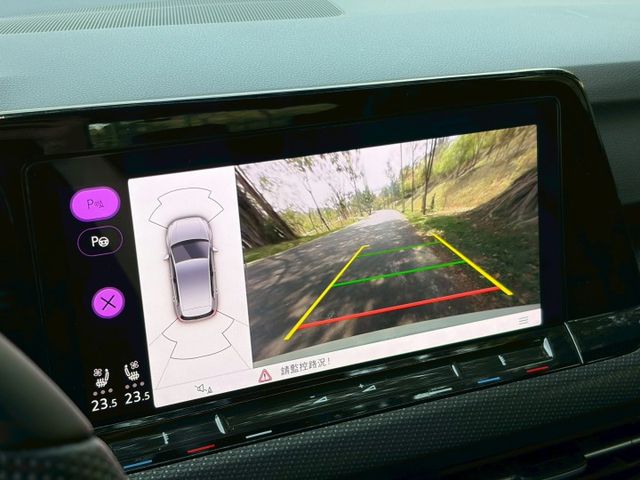 Golf R 原鈑 披著掀背外皮的性能猛獸 搭載強悍動力與四驅操控 直線超快 彎道夠穩 日常代步與熱血駕馭一次滿足  第11張相片