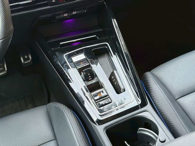 Golf R 原鈑 披著掀背外皮的性能猛獸 搭載強悍動力與四驅操控 直線超快 彎道夠穩 日常代步與熱血駕馭一次滿足  第15張相片