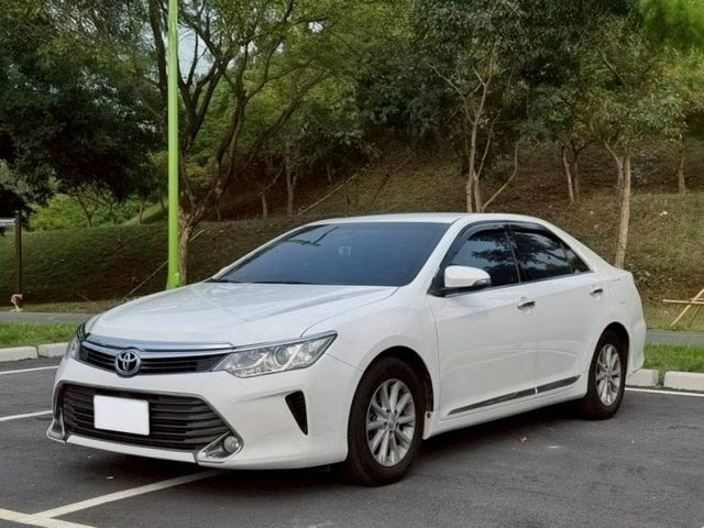 Camry 豪華 原鈑 經典中大型房車代表 空間寬敞 乘坐舒適 搭配穩定耐用的動力表現 日常通勤與家庭用車都很稱職  第1張相片