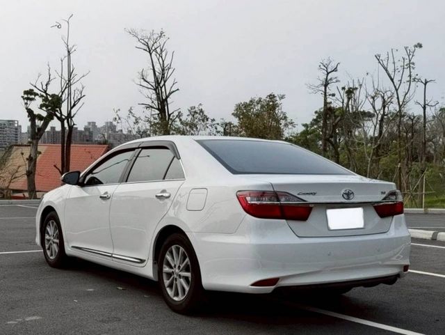 Camry 豪華 原鈑 經典中大型房車代表 空間寬敞 乘坐舒適 搭配穩定耐用的動力表現 日常通勤與家庭用車都很稱職  第2張相片