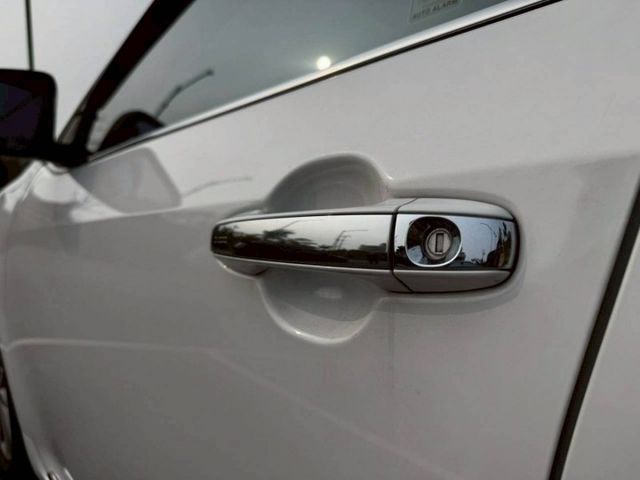 Camry 豪華 原鈑 經典中大型房車代表 空間寬敞 乘坐舒適 搭配穩定耐用的動力表現 日常通勤與家庭用車都很稱職  第5張相片