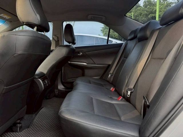 Camry 豪華 原鈑 經典中大型房車代表 空間寬敞 乘坐舒適 搭配穩定耐用的動力表現 日常通勤與家庭用車都很稱職  第8張相片