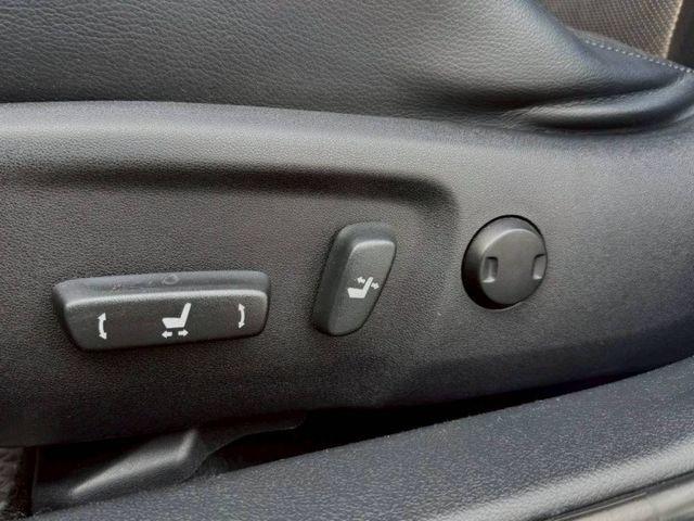 Camry 豪華 原鈑 經典中大型房車代表 空間寬敞 乘坐舒適 搭配穩定耐用的動力表現 日常通勤與家庭用車都很稱職  第10張相片