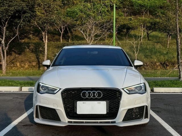 A3 SEDAN 40TFSI 原鈑件 入門豪華門檻低  S tronic 7速雙離合變速箱 小型豪華房車裡兼顧性能  第3張相片