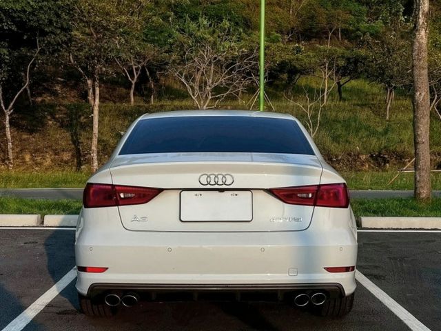 A3 SEDAN 40TFSI 原鈑件 入門豪華門檻低  S tronic 7速雙離合變速箱 小型豪華房車裡兼顧性能  第4張相片