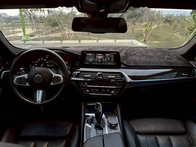 530i Msport 原鈑件 5AT 天窗 360環景 抬顯 L7音響 電吸門 電尾門  第5張相片