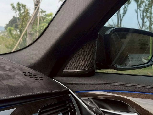 530i Msport 原鈑件 5AT 天窗 360環景 抬顯 L7音響 電吸門 電尾門  第11張相片