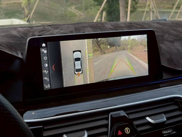 530i Msport 原鈑件 5AT 天窗 360環景 抬顯 L7音響 電吸門 電尾門  第14張相片