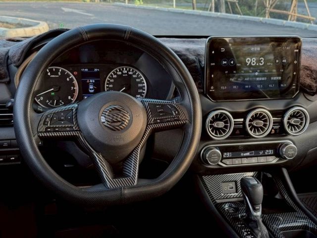 Sentra 尊爵版  原鈑件 安全配備齊全  內裝舒適有質感  油耗省好養車  外型年輕時尚  適合首購與家庭使用  第8張相片