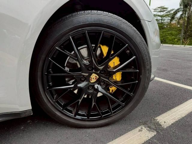 Panamera 車況氣氛佳  配21吋鋁圈 LED頭燈 跑車計時 升降尾翼 PASM氣壓懸吊 免鑰與環景盲點  第6張相片