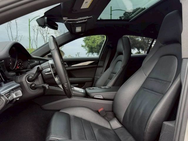 Panamera 車況氣氛佳  配21吋鋁圈 LED頭燈 跑車計時 升降尾翼 PASM氣壓懸吊 免鑰與環景盲點  第11張相片