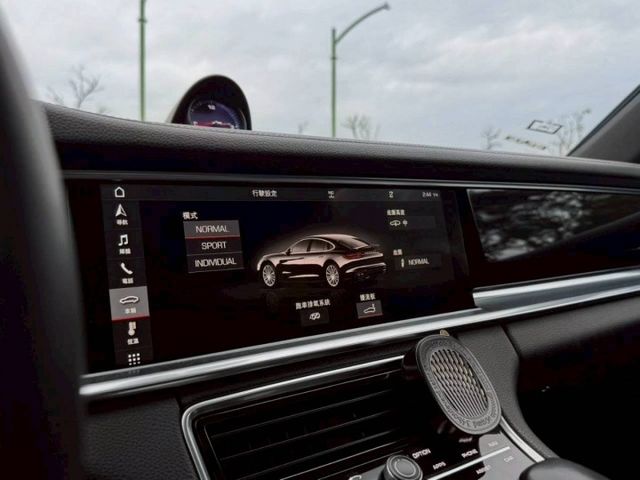 Panamera 車況氣氛佳  配21吋鋁圈 LED頭燈 跑車計時 升降尾翼 PASM氣壓懸吊 免鑰與環景盲點  第18張相片