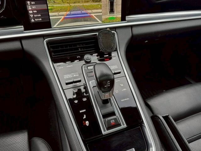 Panamera 車況氣氛佳  配21吋鋁圈 LED頭燈 跑車計時 升降尾翼 PASM氣壓懸吊 免鑰與環景盲點  第20張相片