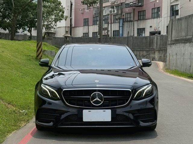 E300 AMG Line，原鈑件，P20全套智慧輔助  柏林之音，雙螢幕豪華科技，配備滿載好入手  第3張相片