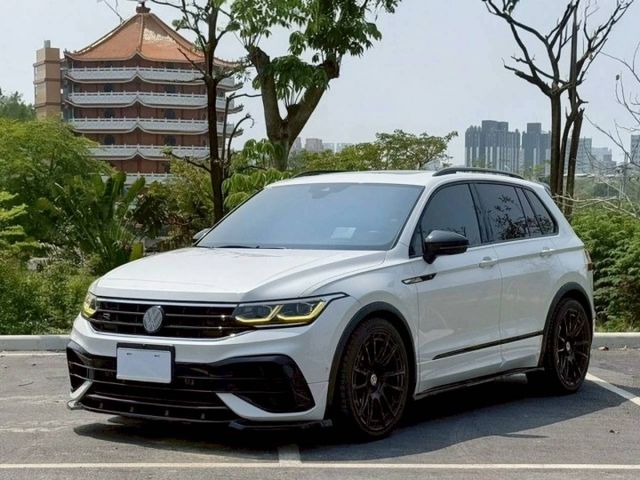 Tiguan R 認證車，四驅與DCC底盤，HK音響，全景天窗，二階改裝操控性能兼具  第1張相片
