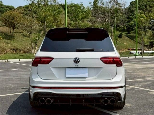 Tiguan R 認證車，四驅與DCC底盤，HK音響，全景天窗，二階改裝操控性能兼具  第4張相片