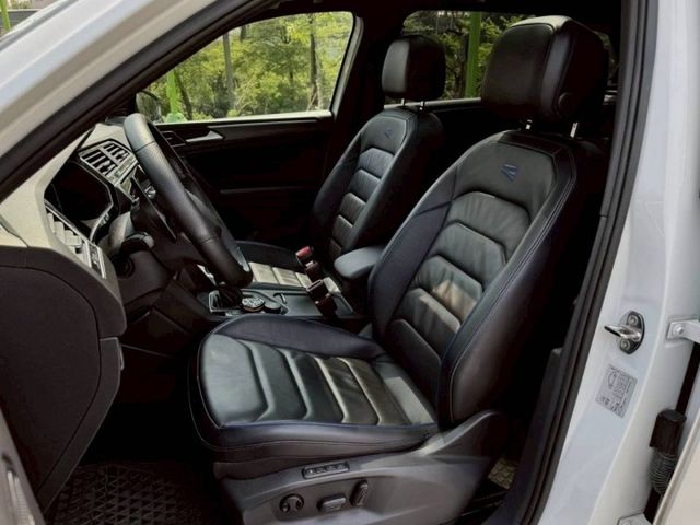 Tiguan R 認證車，四驅與DCC底盤，HK音響，全景天窗，二階改裝操控性能兼具  第9張相片