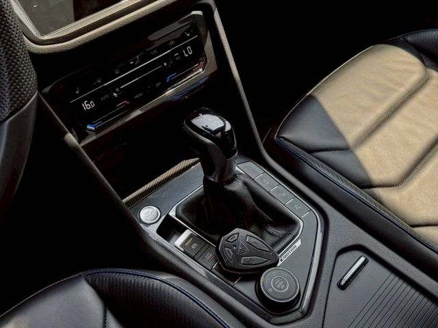 Tiguan R 認證車，四驅與DCC底盤，HK音響，全景天窗，二階改裝操控性能兼具  第13張相片