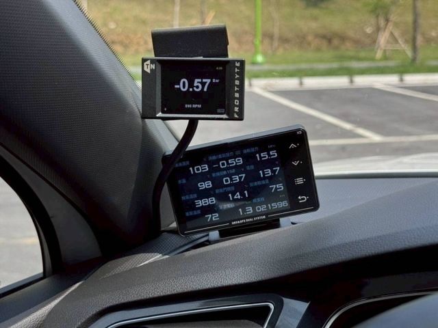 Tiguan R 認證車，四驅與DCC底盤，HK音響，全景天窗，二階改裝操控性能兼具  第15張相片