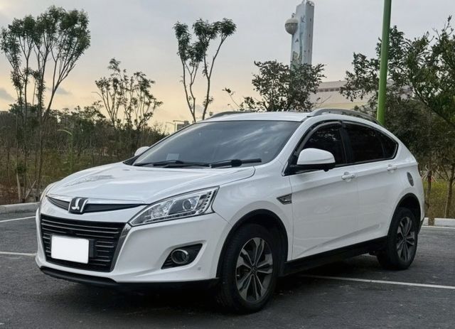 U6 1.8 魅力型  渦輪有力，低里程原鈑件，3D環景、HUD抬顯與聲控科技，高CP值首選！  第1張相片