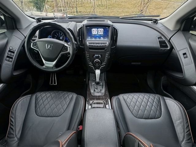 U6 1.8 魅力型  渦輪有力，低里程原鈑件，3D環景、HUD抬顯與聲控科技，高CP值首選！  第6張相片