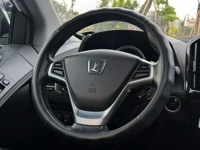 U6 1.8 魅力型  渦輪有力，低里程原鈑件，3D環景、HUD抬顯與聲控科技，高CP值首選！  第9張相片