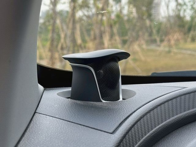 U6 1.8 魅力型  渦輪有力，低里程原鈑件，3D環景、HUD抬顯與聲控科技，高CP值首選！  第13張相片