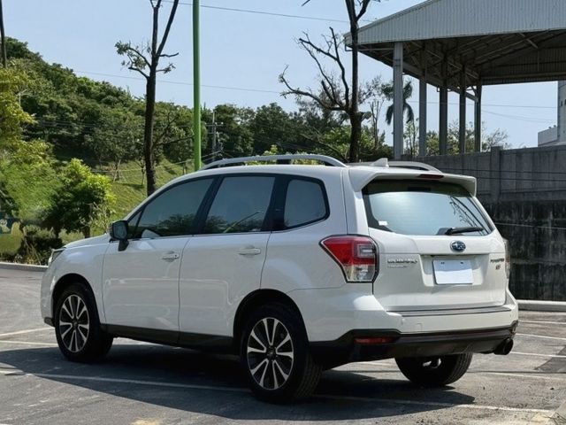 Forester i-L 原鈑 水平對臥引擎搭配四輪驅動 底盤穩定 空間實用 視野開闊 無論市區代步或假日出遊都合適  第2張相片