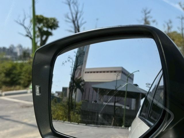 Forester i-L 原鈑 水平對臥引擎搭配四輪驅動 底盤穩定 空間實用 視野開闊 無論市區代步或假日出遊都合適  第6張相片