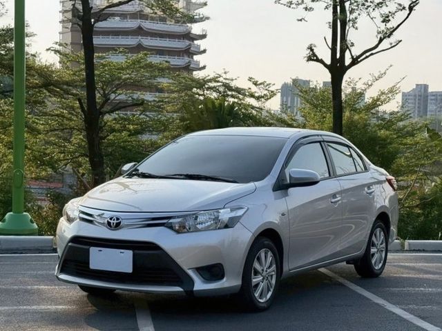 Vios 經典版 原鈑  省油耐用 保養便宜 車身輕巧好停好開 空間表現實在 通勤代步沒問題 入手門檻低又安心  第1張相片