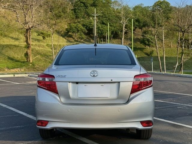 Vios 經典版 原鈑  省油耐用 保養便宜 車身輕巧好停好開 空間表現實在 通勤代步沒問題 入手門檻低又安心  第4張相片