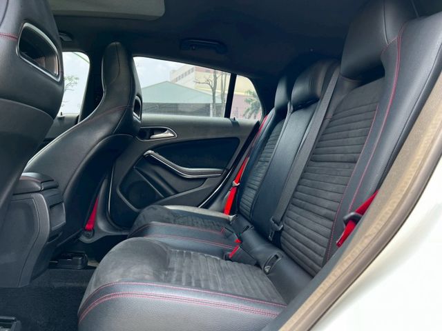 CLA250 Shooting Brake  原鈑件 AMG套件滿載，旅行車帥氣實用兼具  第8張相片