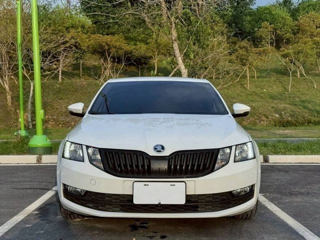 Octavia 1.0TSI 動能版  原鈑件、配備齊全，19.8萬輕鬆入手，省油好開超值首選  第3張相片