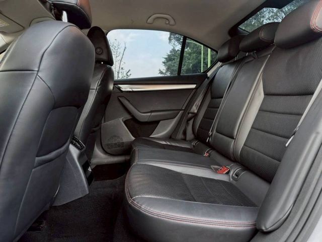 Octavia 1.0TSI 動能版  原鈑件、配備齊全，19.8萬輕鬆入手，省油好開超值首選  第7張相片