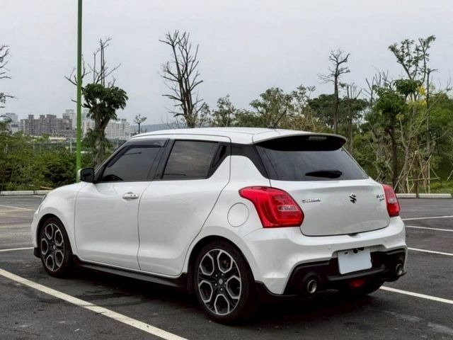 Swift Sport 原鈑 運動鋼砲配備滿載  升級安桌機 CarPlay 電子後視鏡  第2張相片