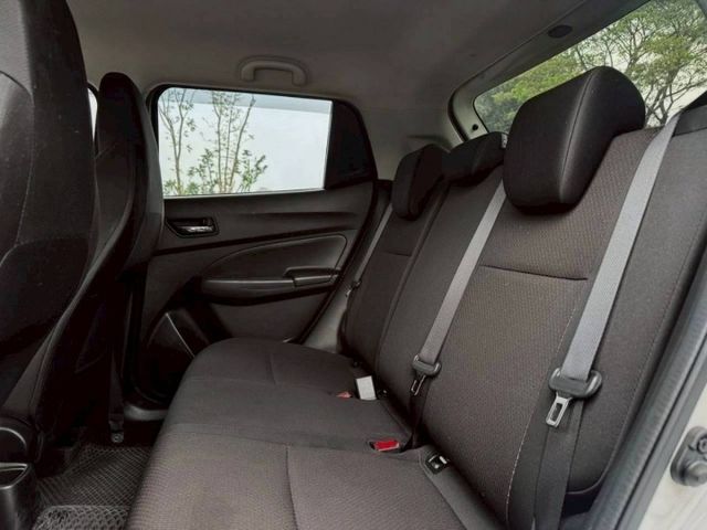 Swift Sport 原鈑 運動鋼砲配備滿載  升級安桌機 CarPlay 電子後視鏡  第7張相片